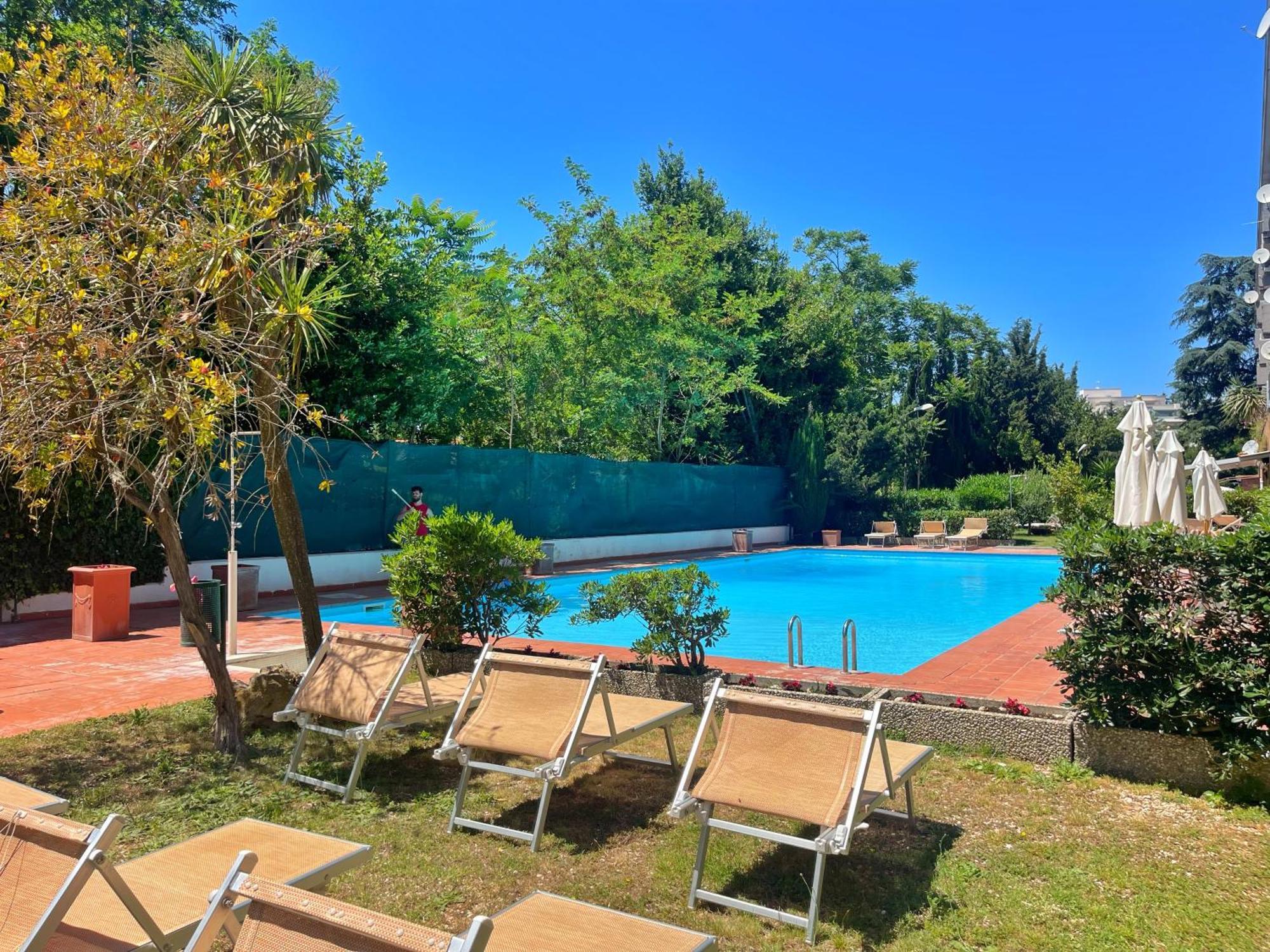 רומא Modern Apartment 10 Min Vatican Parking&Pool מראה חיצוני תמונה